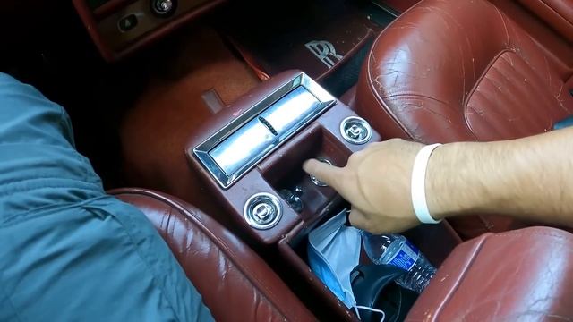 Rolls-Royce Silver Spirit 1984 года | Обзор раритетного автомобиля | Авто в США смотреть онлайн