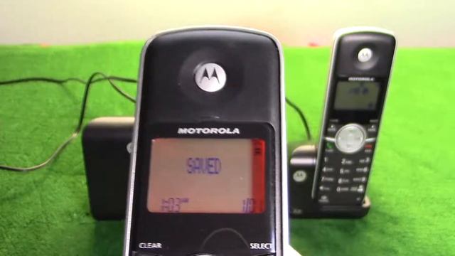Motorola Dual-Handset Dect 6.0 Telephone | Model L302 | First Look смотреть онлайн