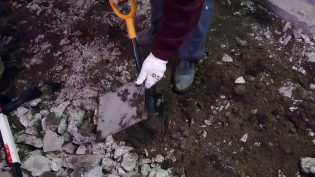 Вот это находки! ШУРФ В ГАРАЖЕ! Вскрыли пол а там! смотреть онлайн
