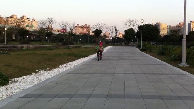 BMW kid bike смотреть онлайн