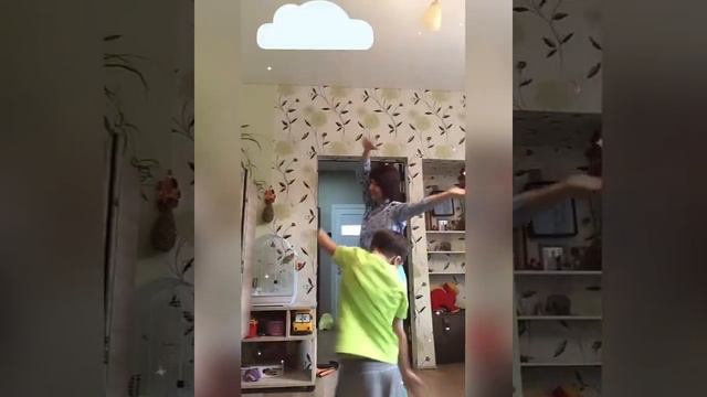 Весну рисуем..танцуем...поём? смотреть онлайн