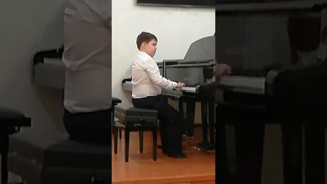 А. Гедике, Сарабанда; Д. Кабалевский, Галоп.