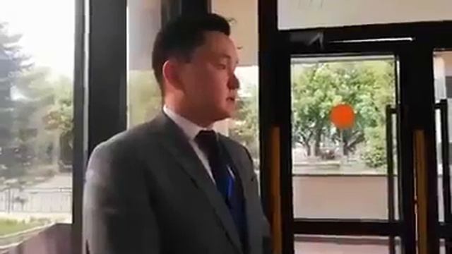 АКИМАТ В АСТАНЕ РАЗДАЕТ ТУХЛОЕ МЯСО МНОГОДЕТНЫМ СЕМЬЯМ