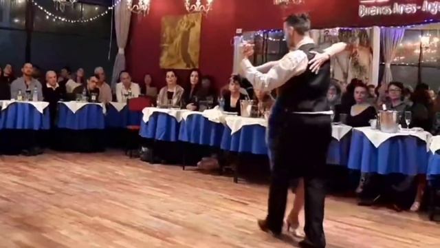 Noelia Benz y Pacho Georgiev. Solamente ella (Demare) Milonga Cachirulo 25jun22 смотреть онлайн