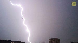 Самая сильная гроза гром и молния фон дождя