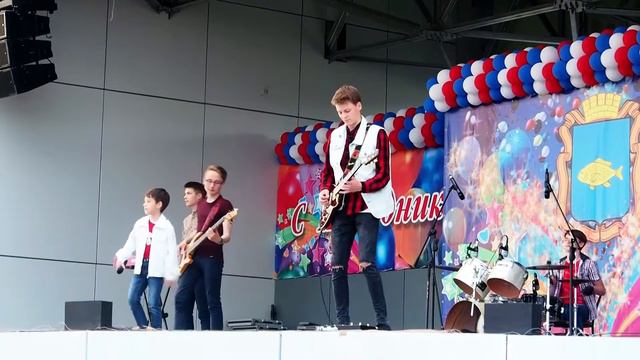 За моим окном Матвей Гилев. 2016 смотреть онлайн