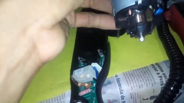 ARREGLANDO BATIDORA DE MANO BOSCH PEQUEÑA смотреть онлайн
