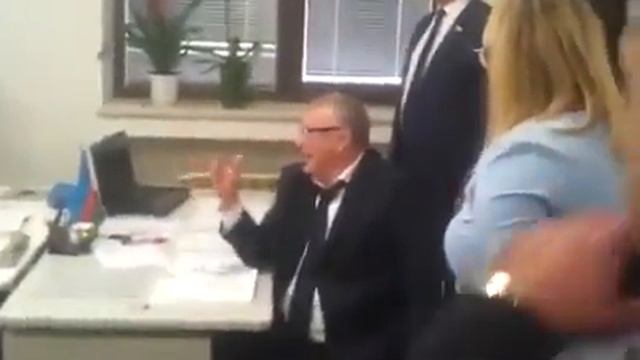 Izvestiya.az - Жириновский провел урок русской литературы в школе № 23 в Баку смотреть онлайн