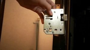 Как поменять межкомнатный замок?