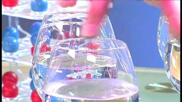 Галилео. Эксперимент. Музыкальный инструмент из стакана смотреть онлайн