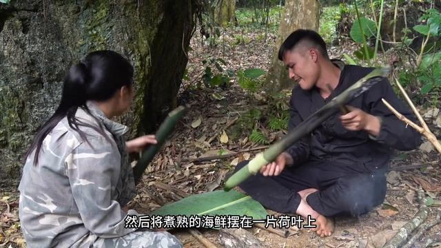 一男一女深山开荒第七天四夜,食物已吃完,再入深山寻河鲜解决温饱求生存,加固临时营地预防猛兽侵袭!② The seventh day of men &women opening up wastelan смотреть онлайн