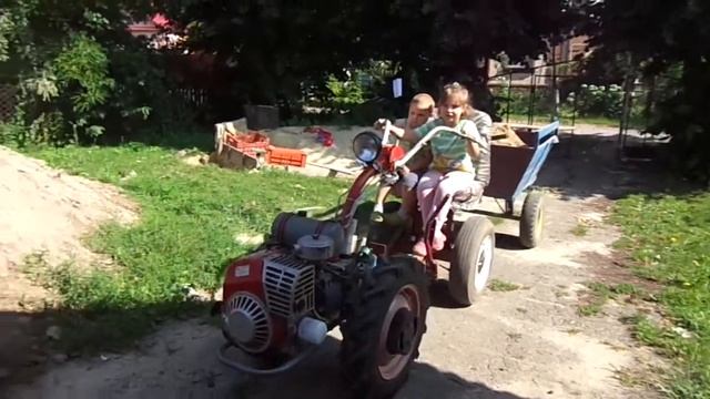 мотоблок мотор січ: діти катаються- робота робиться:) смотреть онлайн