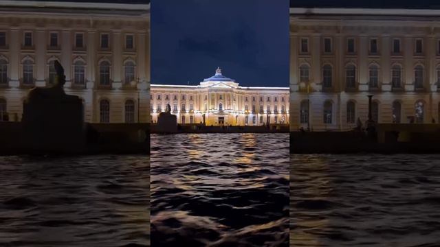 Ежедневное разведение Дворцового моста в Петербурге.