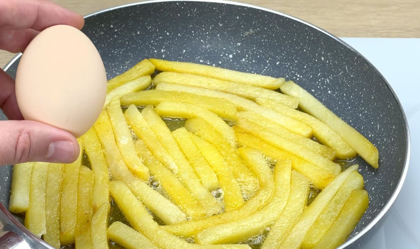 Обжарьте таким образом картофель и это вам очень понравится! Интересный рецепт картофеля смотреть онлайн