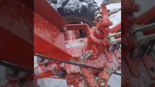 снегоуборщик "мобил-к"к мотоблоку МТЗ с двигателем Вейма 13сил.Видео как выбрасывает снег на 5м. смотреть онлайн