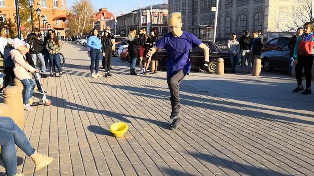 Исключительно брейк, исключительно акробатика. и скажите Алану что б не отвлекал оператора ! смотреть онлайн