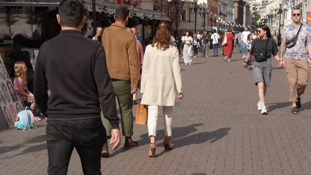 Модницы всех возрастов! Московский стритстайл на Арбате. Образы на любой вкус на каждый день.