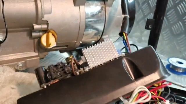 А что на самом деле в розетке 12в бензогенератора и на что она способна?