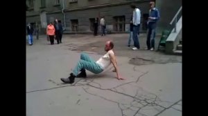 Бомжи танцуют
