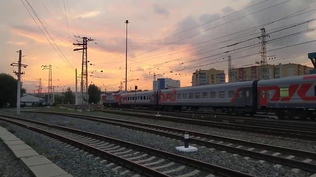 Скорый поезд 249 Н Новокузнецк Адлер отправляется со станции Новокузнецк время 21.14 дата16. 07.22 смотреть онлайн