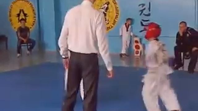 Taekwondo WTF Сербин Константин 10 лет ( синий жилет ) смотреть онлайн