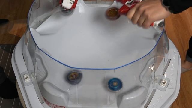 MAIN CHARACTER SHOWDOWN! - Beyblade Burst Battle [Tyson VS Gingka VS Valt VS Aiga VS Drum] смотреть онлайн