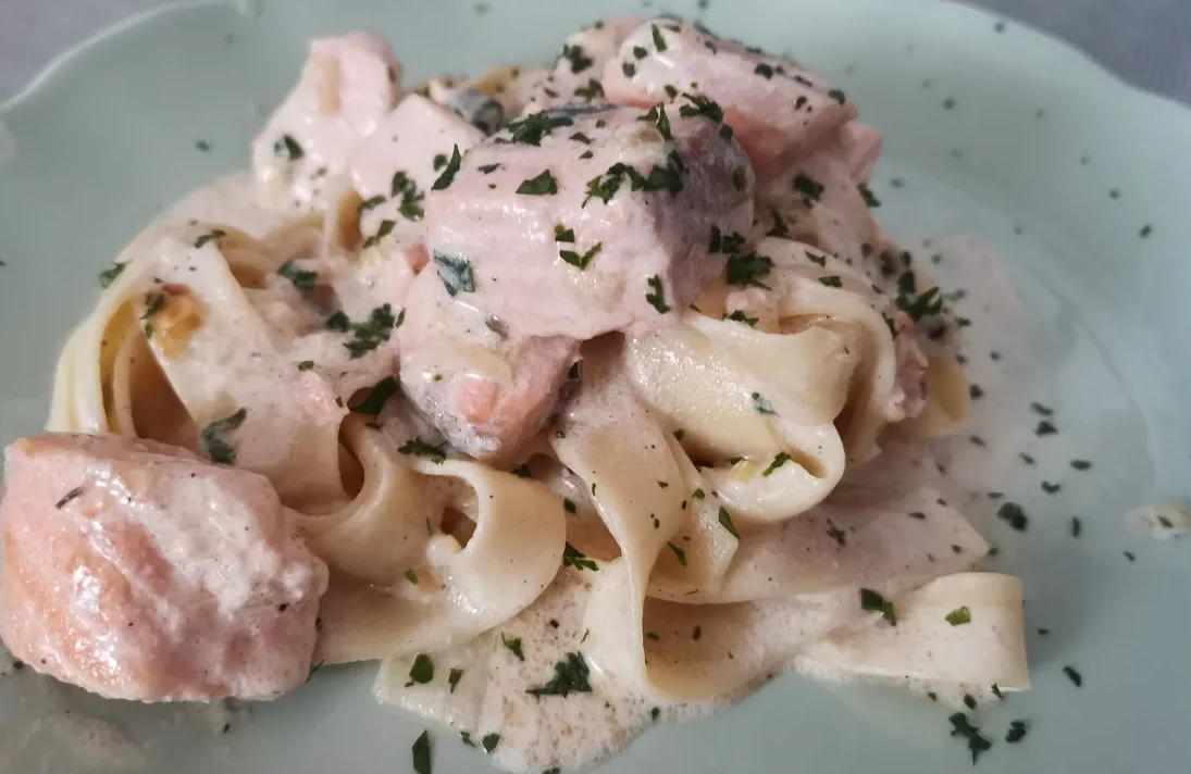 СЛИВОЧНАЯ ПАСТА С ФОРЕЛЬЮ С ЛИМОННОЙ ЦЕДРОЙ! Простой и быстрый рецепт пасты с форелью. Паста с рыбой