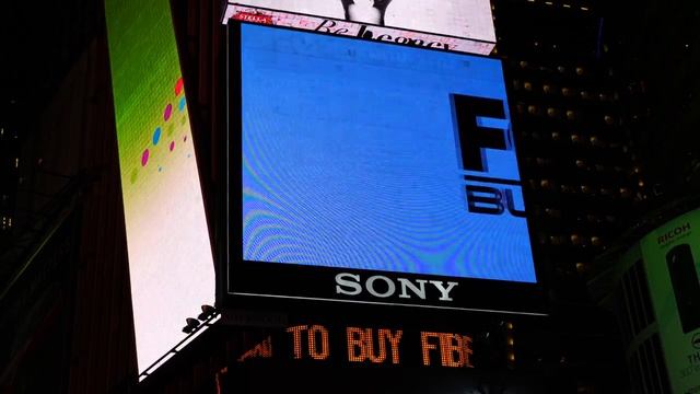 Times Square at Night in 4K смотреть онлайн