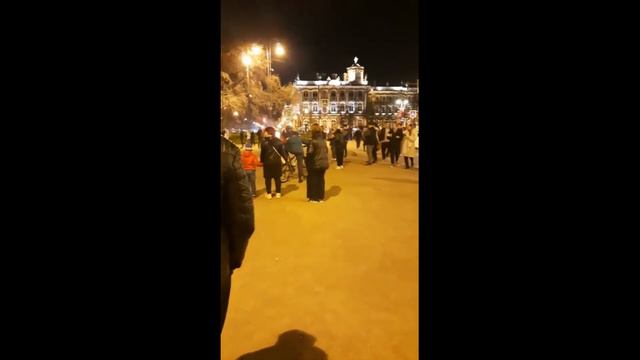 Ночью в Санкт Петербурге.1 ролик: На набережной - поём песни, гуляем смотреть онлайн