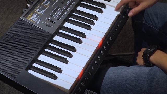 Como usar la función DANCE MUSIC MODE en teclados CASIO смотреть онлайн