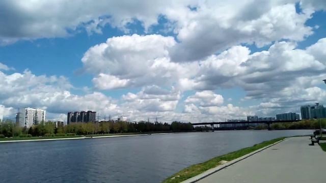 Moscow River's bank and park Москва Река и Парк смотреть онлайн