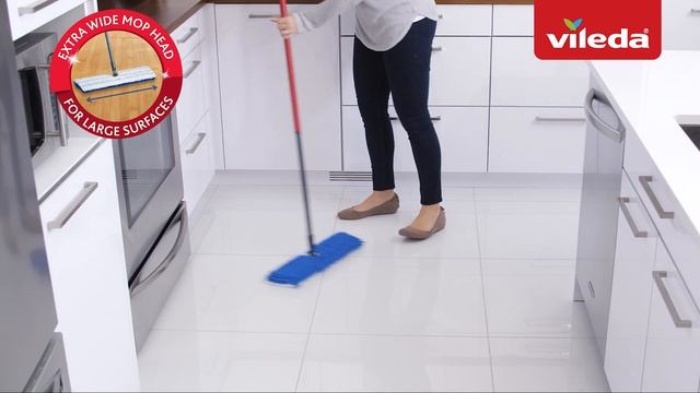 How to use the Vileda Microfibre Flip Mop for wet and dry floor cleaning смотреть онлайн