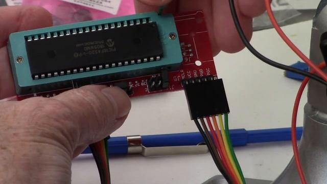 Using PICKit3 to load Hex File onto PIC смотреть онлайн