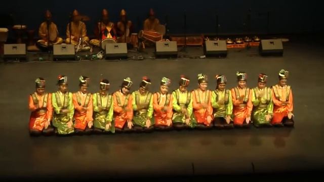 Indonesian folk dance: Ratoh Jaroe dance from Aceh смотреть онлайн