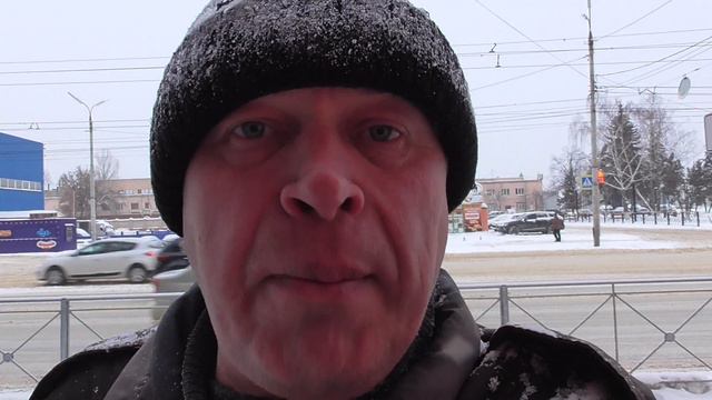 Если вам холодно в городе, то вам надо обязательно походить по городу смотреть онлайн
