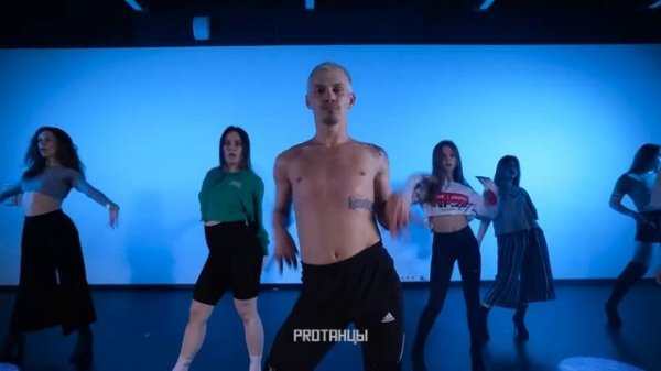 Dima Bonchinche: Vogue Performance