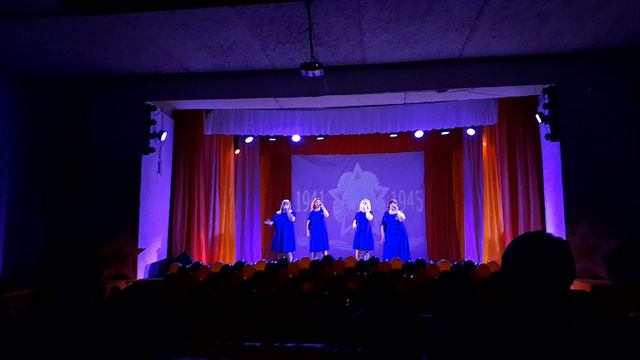 А у меня сухарик есть в кармане