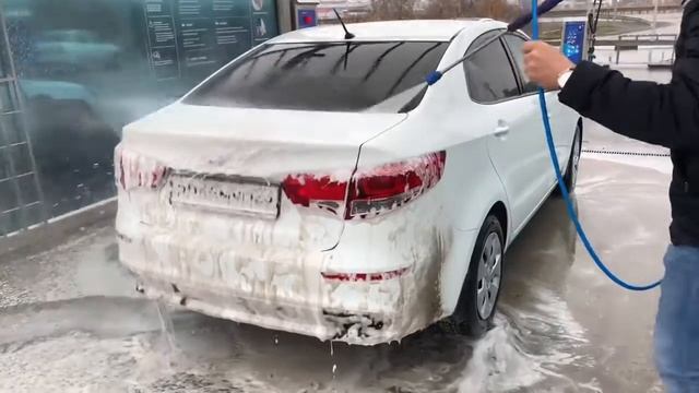 Мойка очень грязной машины за 140 рублей с воском и осмотической водой Washing a смотреть онлайн