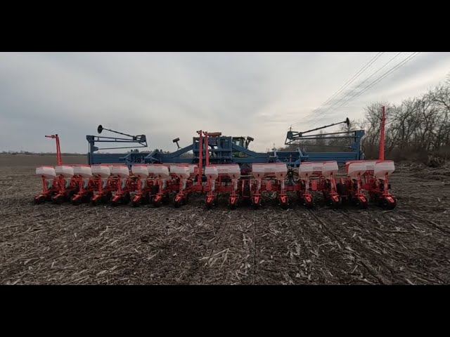 Универсальный носитель ЮМЗ с двумя сеялками Гаспардо. Пробный запуск в поле