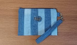 Косметичка из старых джинсов.