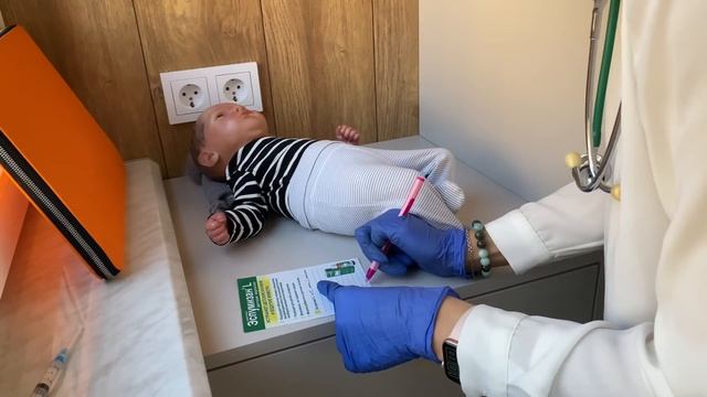 У доктора с реборном Грейсоном Реборну делают прививку Наши покупки Подарки от подписчицы для ребор смотреть онлайн