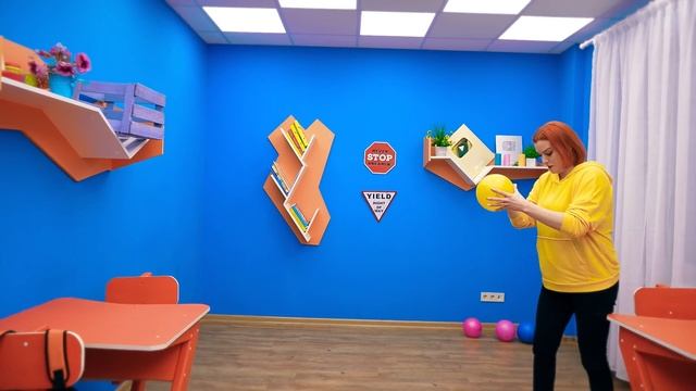 AMONG US в РЕАЛЬНОЙ ЖИЗНИ! Найди ПРЕДАТЕЛЯ! смотреть онлайн