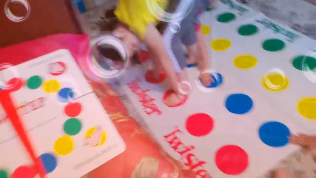 Игра в твистер смотреть онлайн