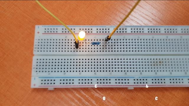 "Makerspace. Как замерить силу тока мультиметром" смотреть онлайн