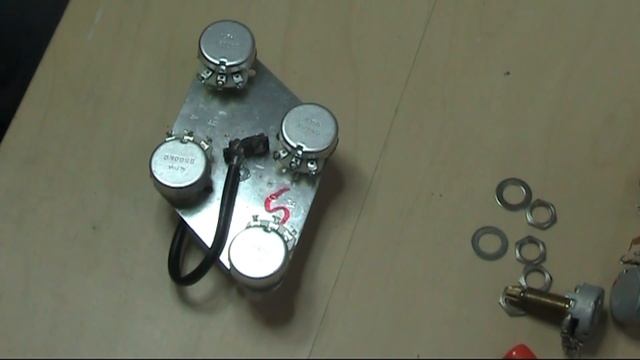 Replacement Pots and Caps on Gibson Les Paul 1960 смотреть онлайн