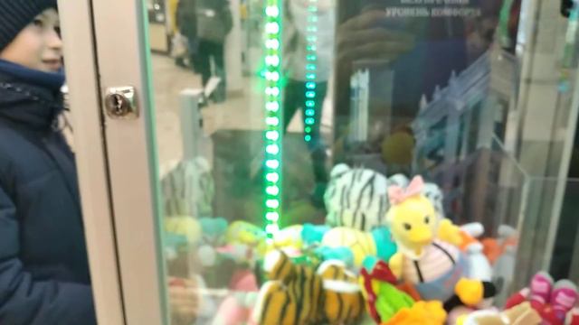Играю в аппарат Хватайка смотреть онлайн