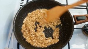 Очень вкусные конфеты из овсянки и сахара на сковороде (рецепт)