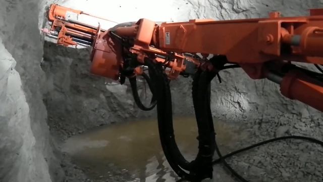 Работа анкероустановщика в бокситовой шахте. Добыча бокситов. смотреть онлайн