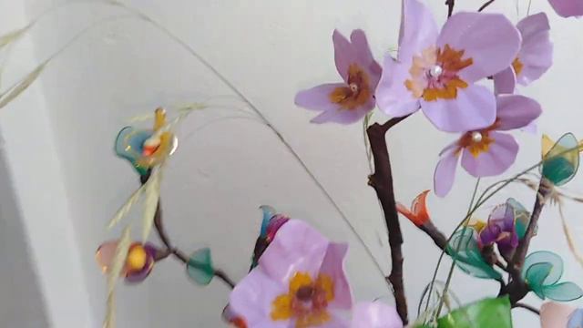 Flores pequeñas de botella de plástico y perritos rescatados смотреть онлайн