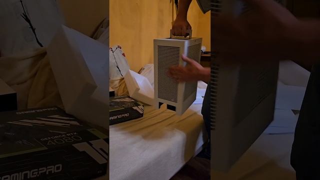 Корпус Hyte Revolt 3 ITX (SFF) - маленький кейс под RTX 4080 + водянка NZXT Kraken x63 (280mm) смотреть онлайн